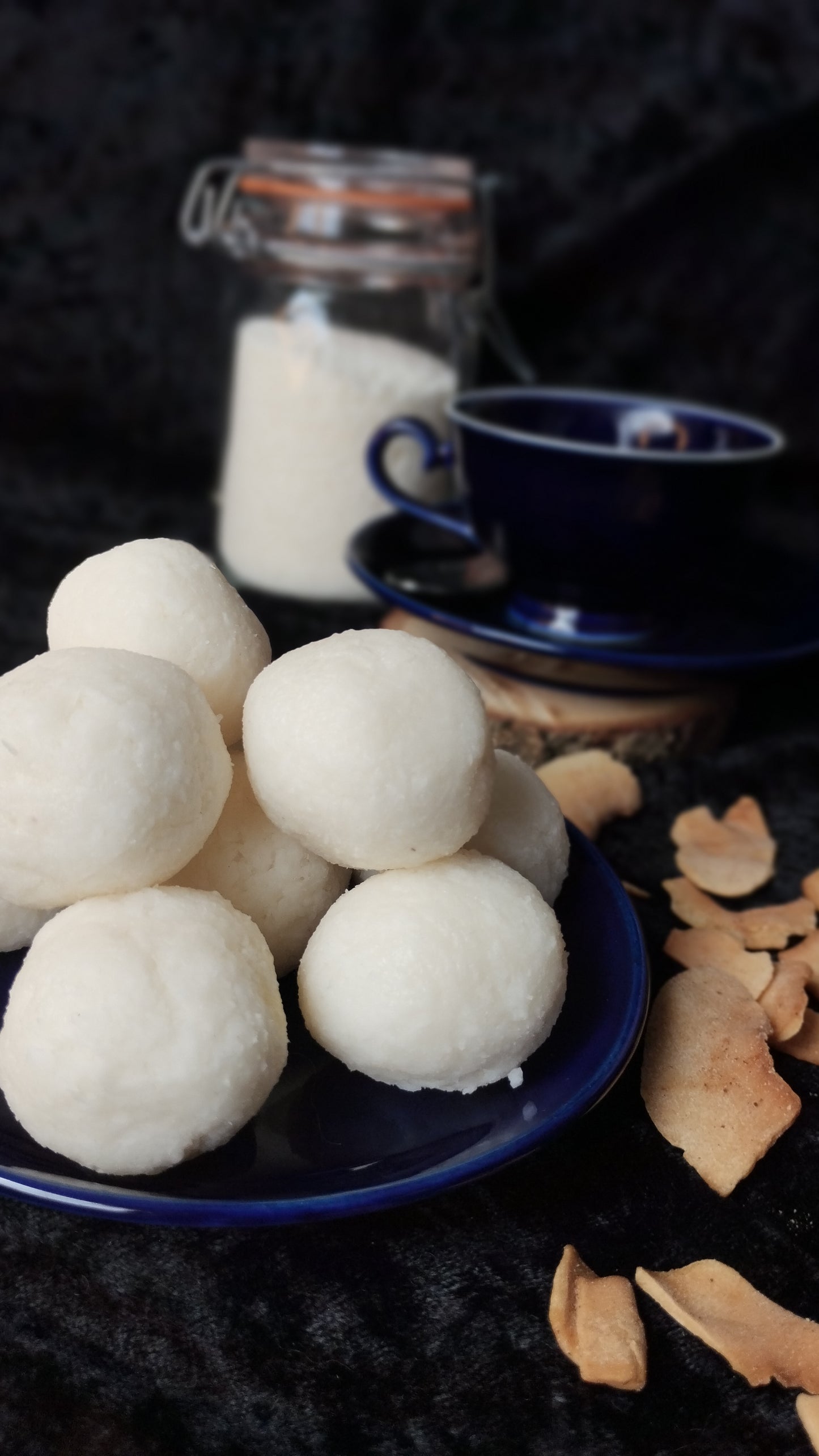Sweet coconut blissballs